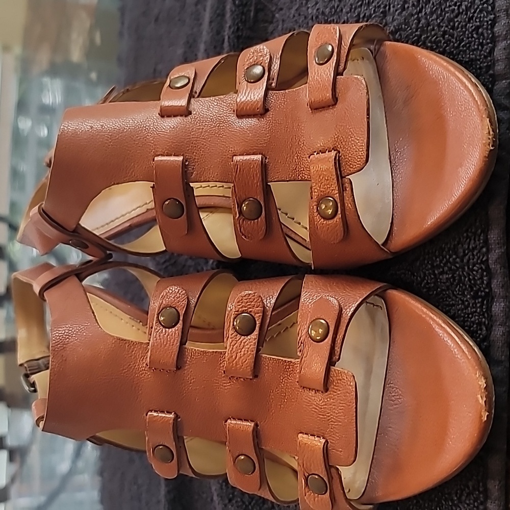 Woman's sling back sandal brass embellishments size 8